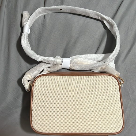 Michael Kors Jet set camera bag - Picture 2 of 9